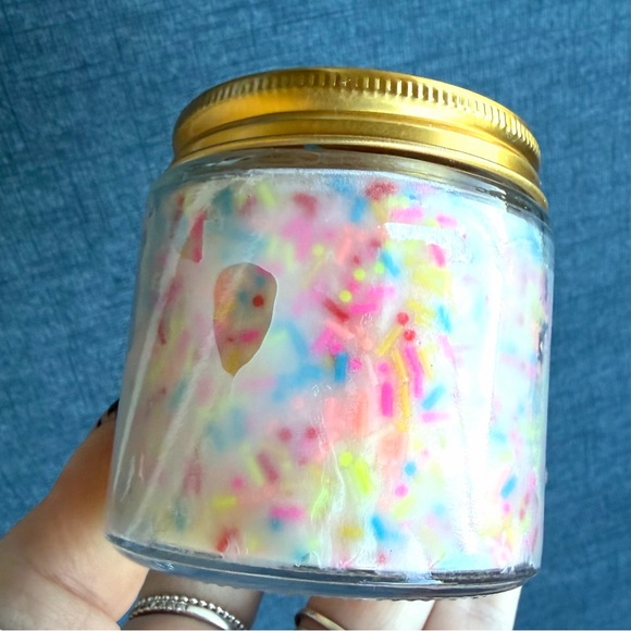 Happy Birthday Soy Wax Candle bluebell sugar and vanilla cream single wick NEW - Picture 4 of 7